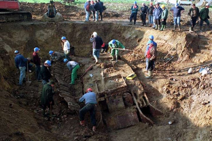 Descoperirea care a uluit Europa: un tanc T-34 perfect conservat, găsit în adâncul unui lac din Estonia